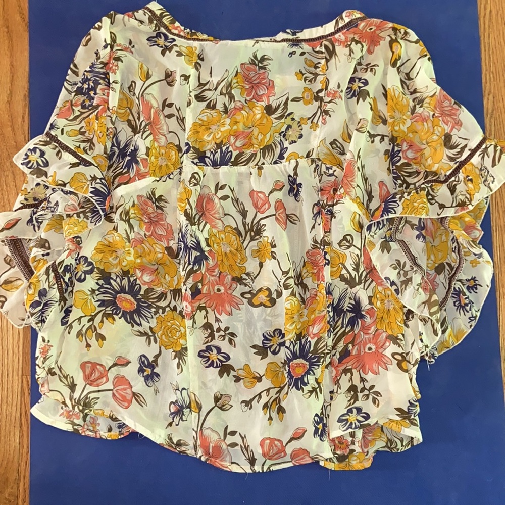 Floral Top - Picture 3 of 4